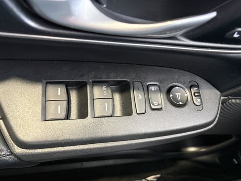 Used 2018 Honda CR-V Touring image 10