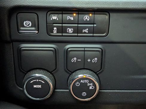 Used 2025 Chevrolet Tahoe LT image 12