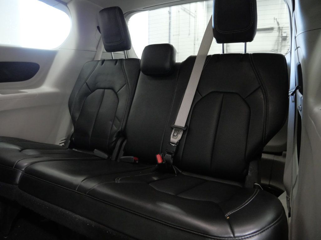 Used 2024 Chrysler Pacifica Touring-L FWD image 24