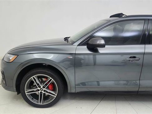 Used 2024 Audi Q5 e Prestige w/ Prestige Package image 4
