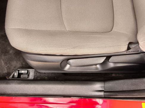 Used 2020 Toyota Corolla LE FWD image 30
