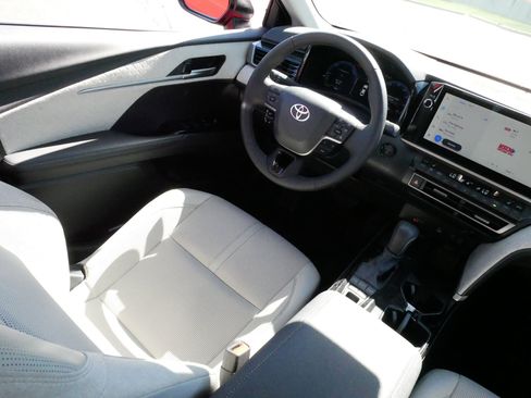 Certified 2025 Toyota Camry XLE AWD/4WD image 9
