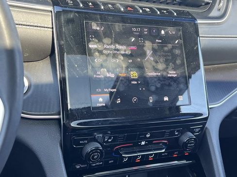 Used 2023 Jeep Grand Cherokee Laredo w/ Luxury Tech Group I AWD/4WD image 18