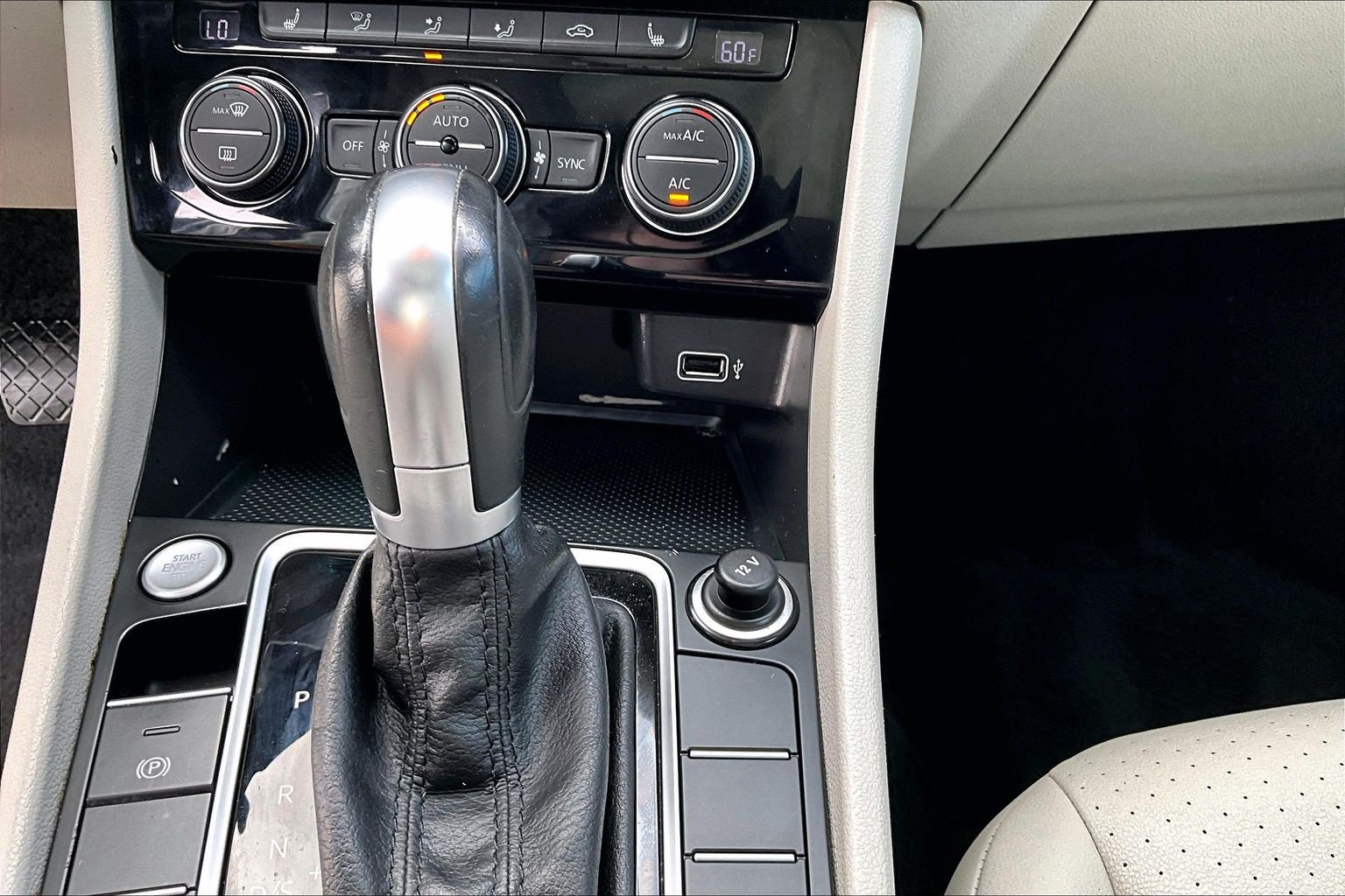 Used 2019 Volkswagen Jetta SEL FWD image 24