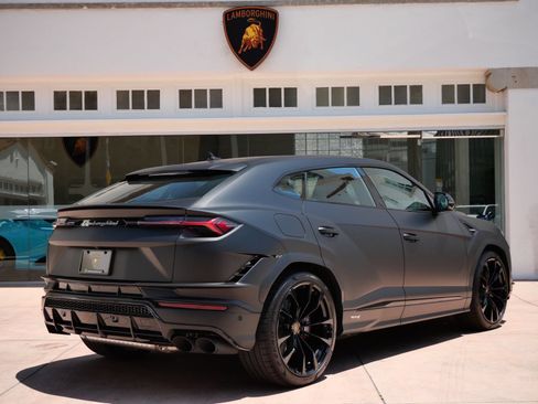 Used 2024 Lamborghini Urus S AWD/4WD image 3