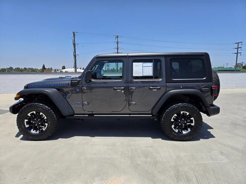 Used 2025 Jeep Wrangler Unlimited Rubicon 4xe w/ Convenience Group AWD/4WD image 7