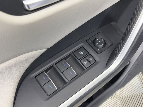 Used 2022 Toyota RAV4 XLE image 25