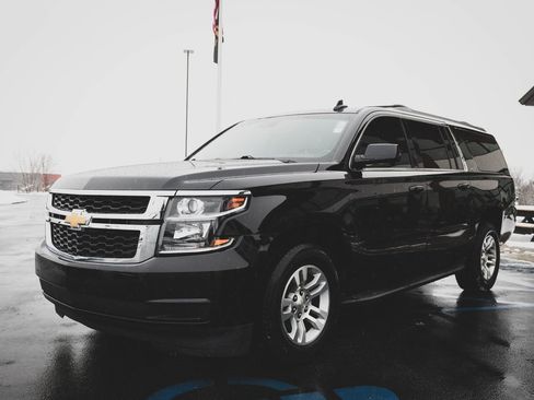 Used 2018 Chevrolet Suburban LT image 23