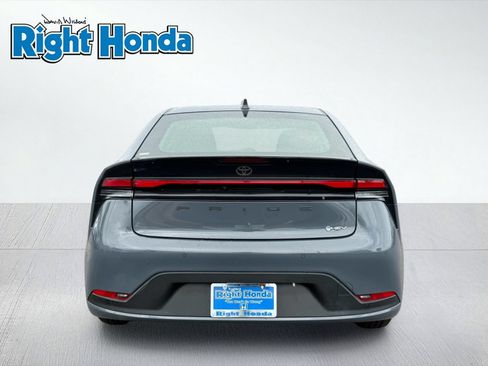 Used 2024 Toyota Prius LE FWD image 7
