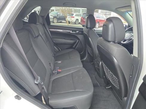 Used 2015 Kia Sorento LX image 12