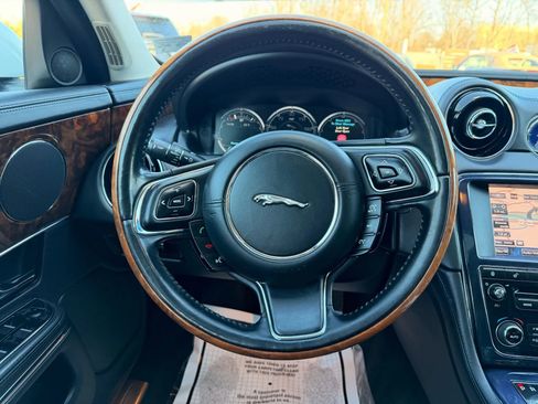 Used 2011 Jaguar XJ image 11