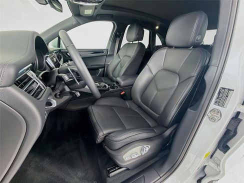 Used 2025 Porsche Macan AWD/4WD image 5