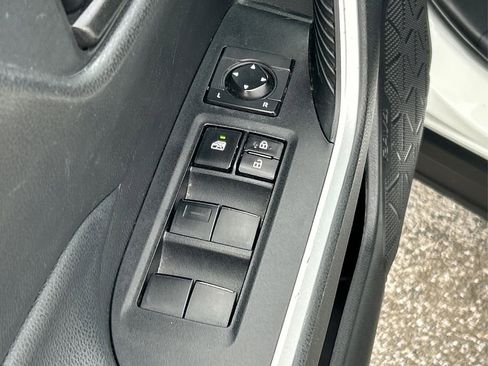 Used 2020 Toyota RAV4 LE image 38