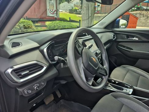 Used 2023 Chevrolet TrailBlazer LT w/ Convenience Package FWD image 9
