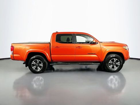 Used 2017 Toyota Tacoma TRD Off-Road image 9