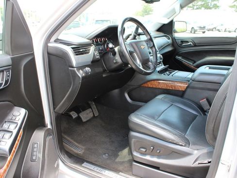 Used 2018 Chevrolet Tahoe Premier RWD image 12