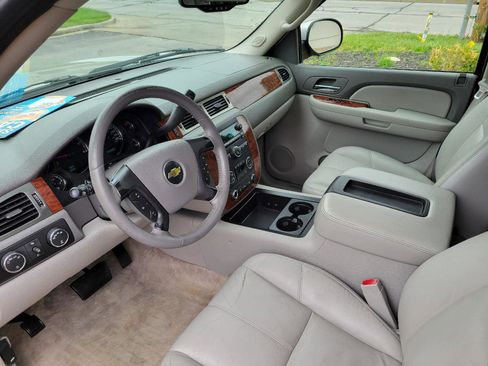 Used 2007 Chevrolet Suburban LT w/ LT Preferred Equipment Group AWD/4WD image 5
