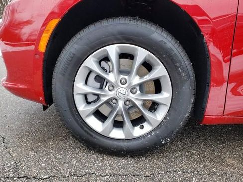 New 2026 Chrysler Pacifica Limited image 12