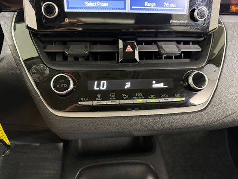 Used 2022 Toyota Corolla LE image 23