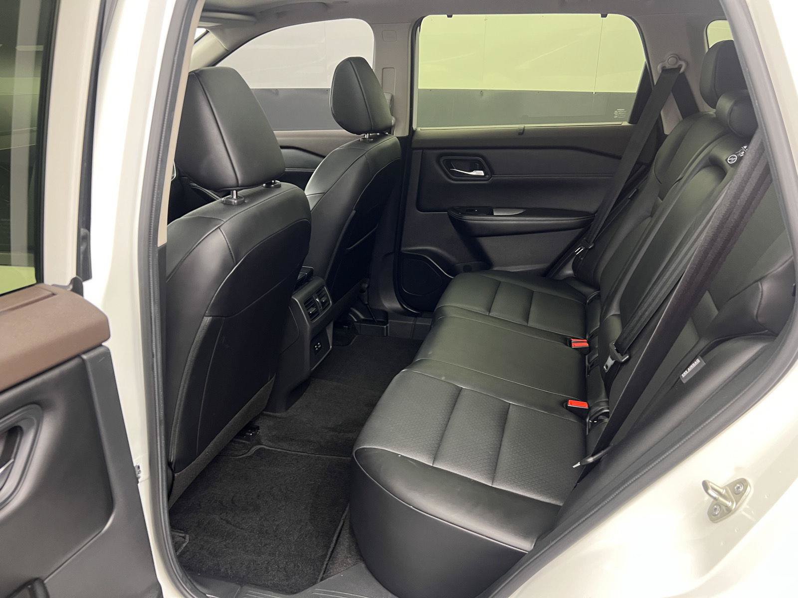 Used 2023 Nissan Rogue SV w/ SV Premium B Package FWD image 31