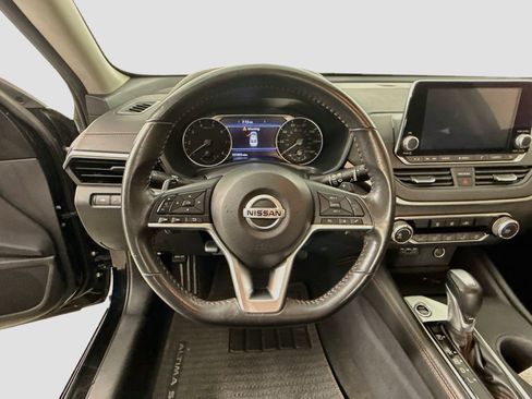 Used 2022 Nissan Altima 2.5 SR FWD image 11