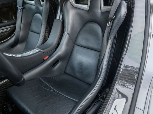 Used 2005 Porsche Carrera GT image 21