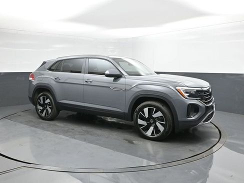 New 2026 Volkswagen Atlas Cross Sport SE FWD image 17