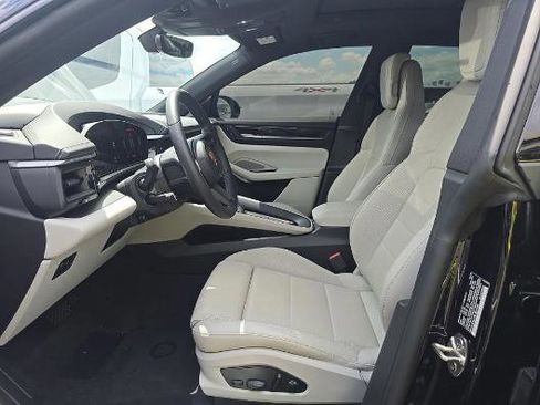 Used 2025 Porsche Macan 4 Electric AWD/4WD image 8