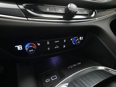 Used 2024 Buick Enclave Essence w/ Experience Buick Package image 21