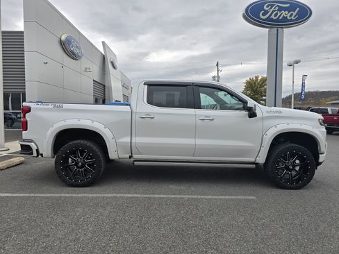 Used 2021 Chevrolet Silverado 1500 High Country w/ Technology Package image 2