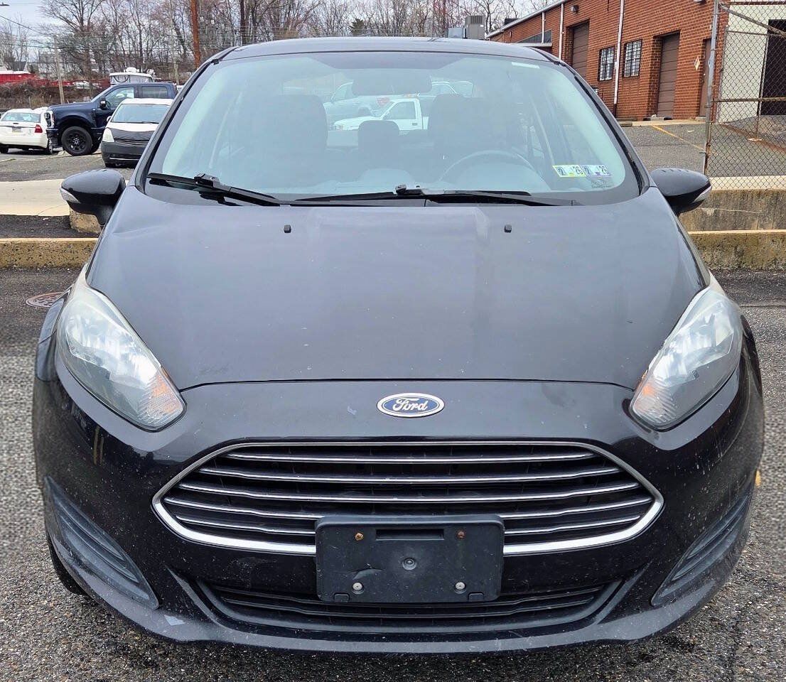 Used 2015 Ford Fiesta SE FWD image 2