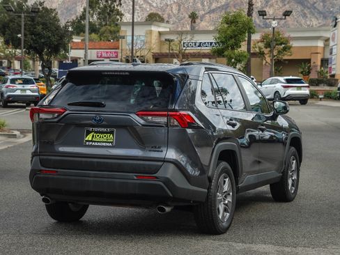 Used 2024 Toyota RAV4 XLE AWD/4WD image 4