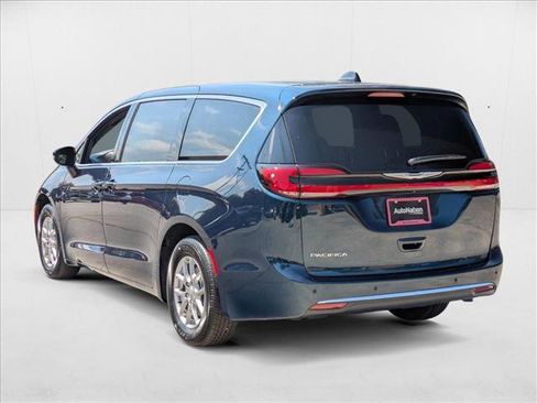 New 2025 Chrysler Pacifica Select image 8