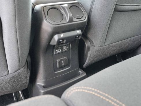 Used 2024 Jeep Wrangler Unlimited Sahara AWD/4WD image 20