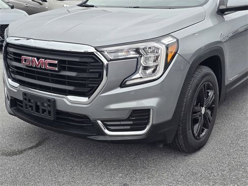 Used 2023 GMC Terrain SLE image 10