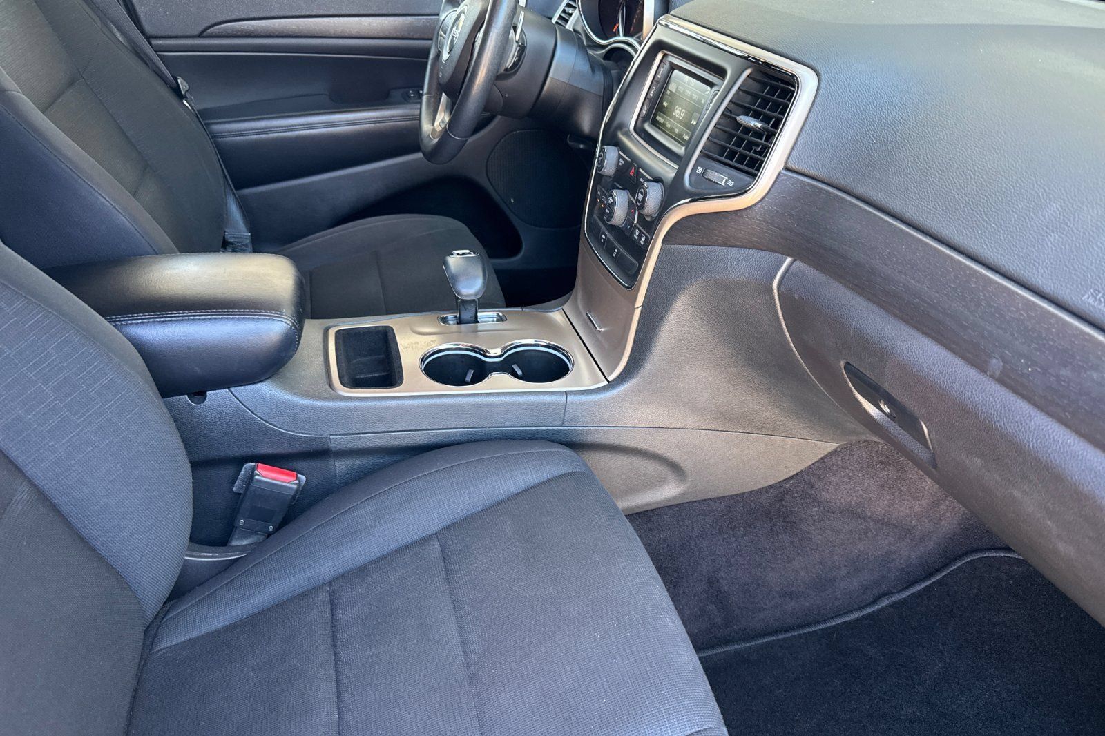 Used 2015 Jeep Grand Cherokee Laredo w/ Quick Order Package 23E AWD/4WD image 17