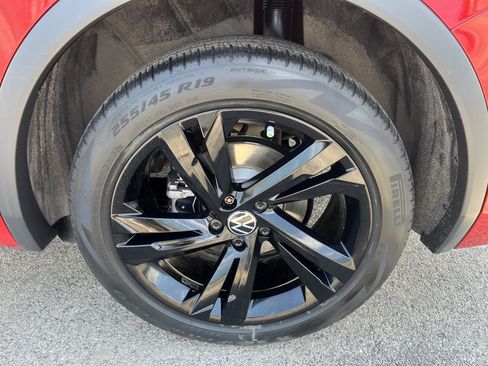 Used 2024 Volkswagen Tiguan SE R-Line w/ MDO Package, Three-Row FWD image 9