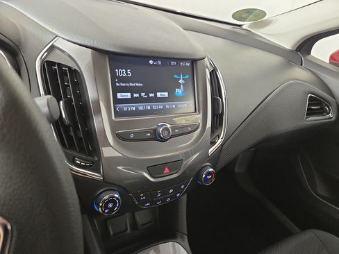 Used 2018 Chevrolet Cruze LT FWD image 21
