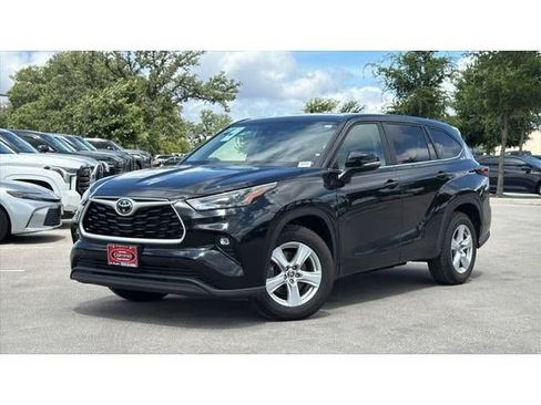 Certified 2025 Toyota Highlander LE FWD image 42