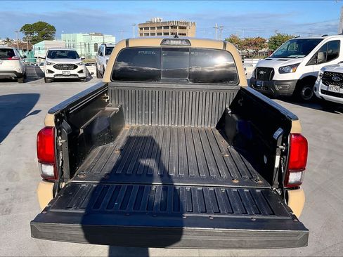 Used 2019 Toyota Tacoma TRD Sport AWD/4WD image 18