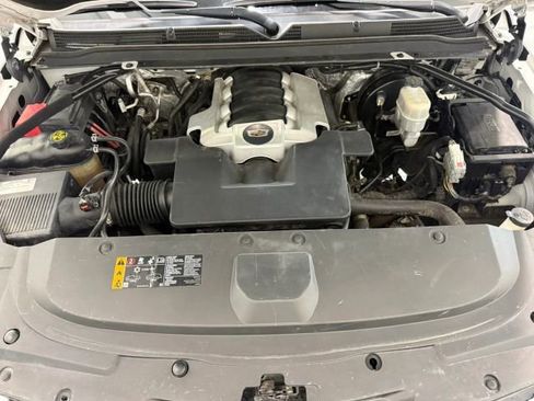 Used 2018 Cadillac Escalade Premium Luxury AWD/4WD image 35
