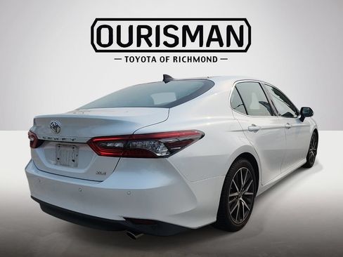 Used 2021 Toyota Camry XLE w/ Navigation Package FWD image 7