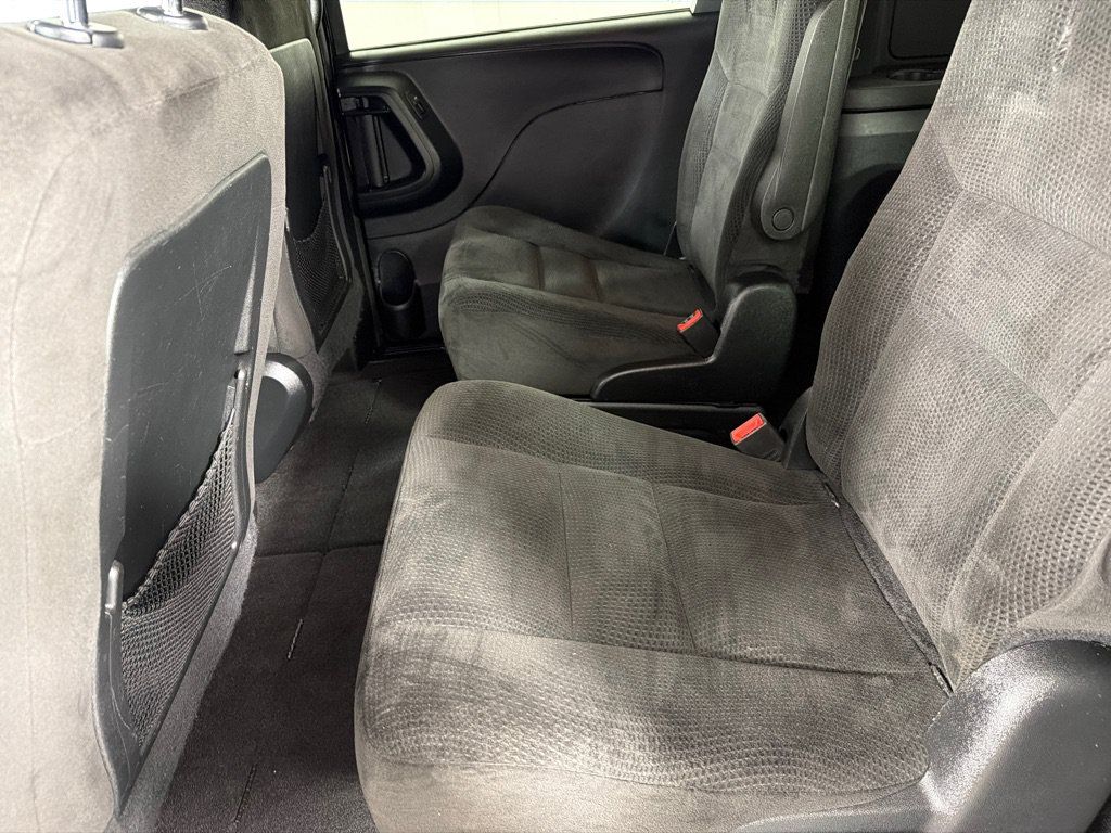 Used 2017 Dodge Grand Caravan SE FWD image 16