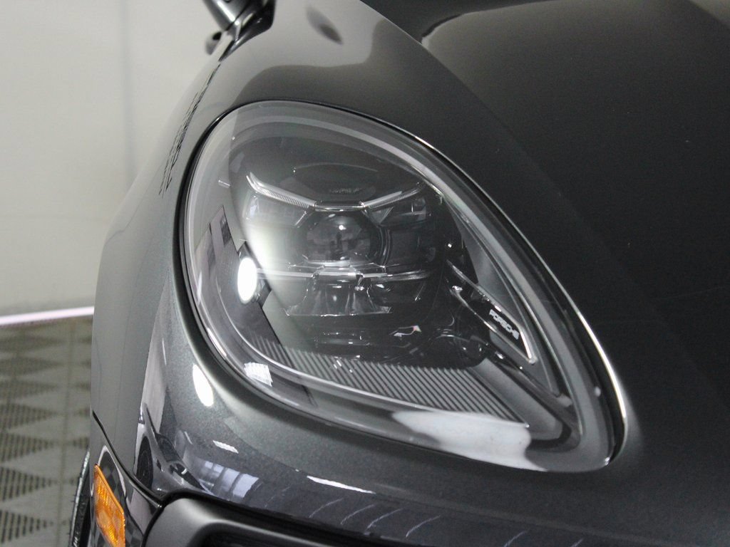 Certified 2026 Porsche Macan AWD/4WD image 11