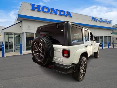 Used 2024 Jeep Wrangler Unlimited w/ Convenience Group AWD/4WD image 6