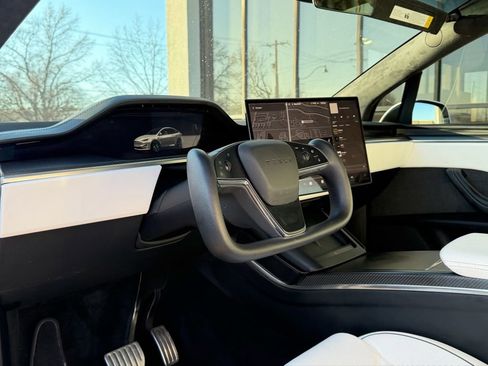 Used 2023 Tesla Model X Plaid image 2