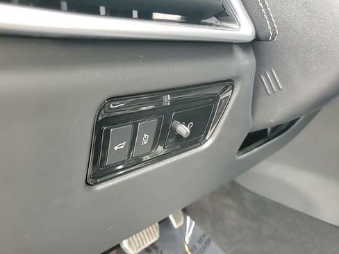 Used 2019 Jaguar F-PACE S image 11