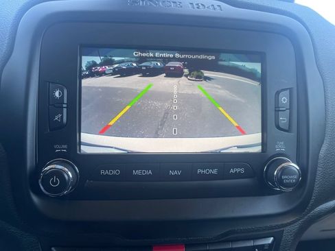 Used 2017 Jeep Renegade Latitude AWD/4WD image 35