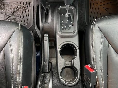 Used 2014 Jeep Wrangler Unlimited Sahara image 24