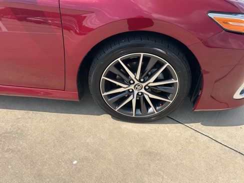 Used 2021 Toyota Camry XLE image 14